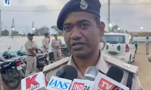 रतलाम में नवविवाहिता की मौत से सनसनी, पुलिस ने शुरू की जांच, परिजनों से संपर्क जारी रतलाम में नवविवाहिता की मौत से सनसनी, पुलिस ने शुरू की जांच, परिजनों से संपर्क जारी