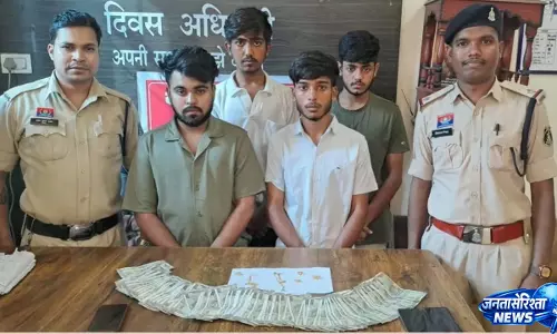 नाबालिग को धमकाकर लाखों रुपये और जेवर वसूले, ASI के बेटे समेत चार गिरफ्तार नाबालिग को धमकाकर लाखों रुपये और जेवर वसूले, ASI के बेटे समेत चार गिरफ्तार