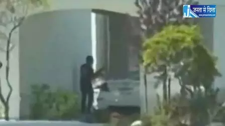 शॉपिंग सेंटर में आतंकी हमला, 2 लोग मारे गए शॉपिंग सेंटर में आतंकी हमला, 2 लोग मारे गए