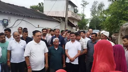 उदयपुर के बीड़ा गांव में मुख्यमंत्री भजनलाल शर्मा का मॉर्निंग वॉक, ग्रामीणों से किया सीधा संवाद उदयपुर के बीड़ा गांव में मुख्यमंत्री भजनलाल शर्मा का मॉर्निंग वॉक, ग्रामीणों से किया सीधा संवाद