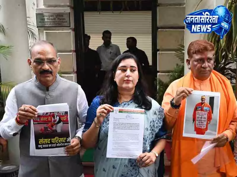 दिल्ली BJP ने राहुल के खिलाफ FIR की मांग की दिल्ली BJP ने राहुल के खिलाफ FIR की मांग की
