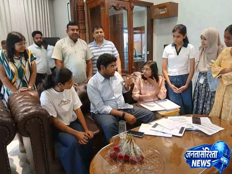 Yamunanagar तीसरी रैंक पाने वाले ने छात्रों का किया मार्गदर्शन Yamunanagar तीसरी रैंक पाने वाले ने छात्रों का किया मार्गदर्शन