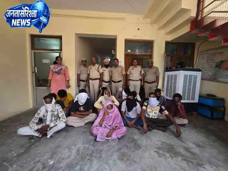 Fatehabad में हेरोइन अड्डे पर पुलिस का छापा Fatehabad में हेरोइन अड्डे पर पुलिस का छापा