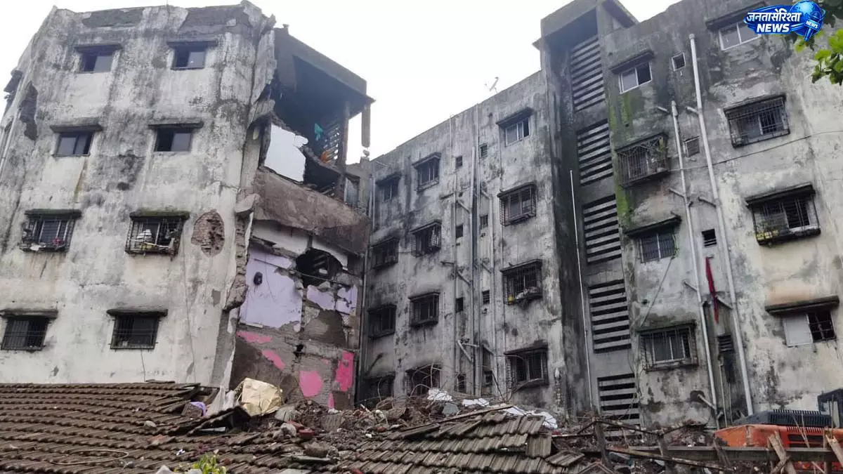 भिवंडी में खतरनाक कोहिनूर अपार्टमेंट पर कार्रवाई तेज, A-विंग खाली कराई गई भिवंडी में खतरनाक कोहिनूर अपार्टमेंट पर कार्रवाई तेज, A-विंग खाली कराई गई