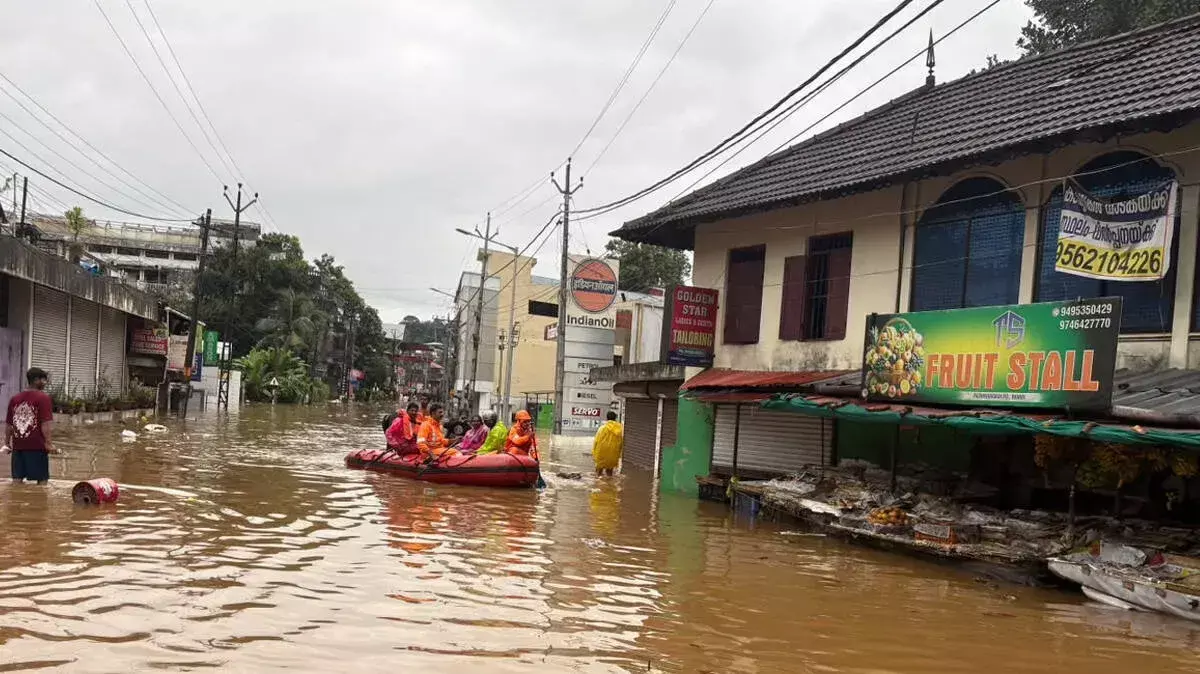 रानी में पानी का स्तर घटा; भारी बारिश से करोड़ों का नुकसान रानी में पानी का स्तर घटा; भारी बारिश से करोड़ों का नुकसान