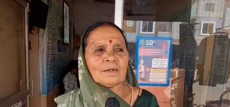 प्रधानमंत्री उज्ज्वला योजना ने बदली मध्य प्रदेश के दमोह में ग्रामीण महिलाओं की जिंदगी प्रधानमंत्री उज्ज्वला योजना ने बदली मध्य प्रदेश के दमोह में ग्रामीण महिलाओं की जिंदगी