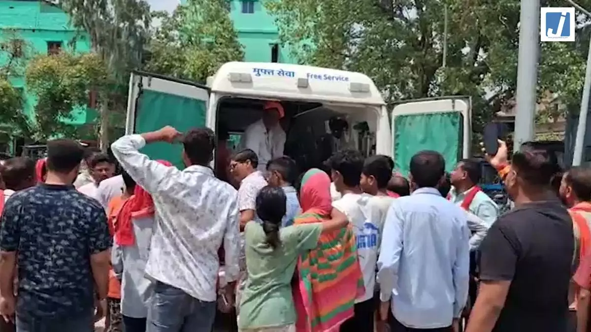 दूध बेचने निकले राजेश बने देवदूत , 12 साल के मासूम की यूं बचाई जान दूध बेचने निकले राजेश बने देवदूत , 12 साल के मासूम की यूं बचाई जान