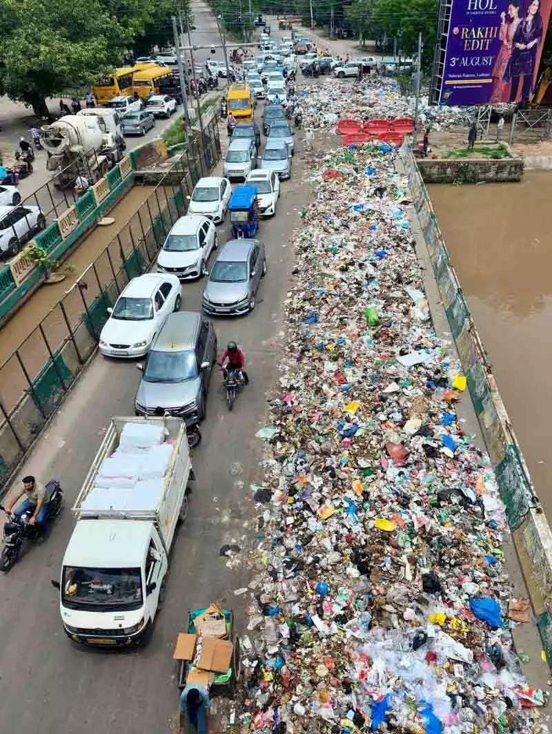Ludhiana 6 दिन बाद खत्म हुई सफाई कर्मचारियों की हड़ताल Ludhiana 6 दिन बाद खत्म हुई सफाई कर्मचारियों की हड़ताल