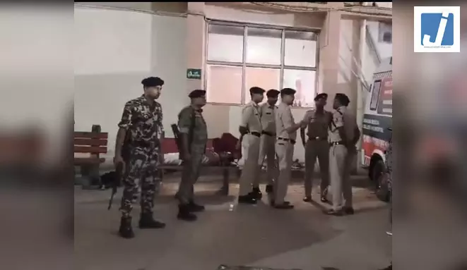 कार को ओवरटेक कर रुकवाया...कार्यपालक पदाधिकारी की हत्या, प्रशासनिक महकमे में सनसनी कार को ओवरटेक कर रुकवाया...कार्यपालक पदाधिकारी की हत्या, प्रशासनिक महकमे में सनसनी