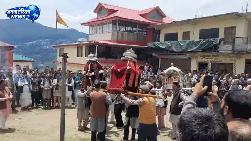Himachal की खीन निभा रही रिश्तों की डोर Himachal की खीन निभा रही रिश्तों की डोर