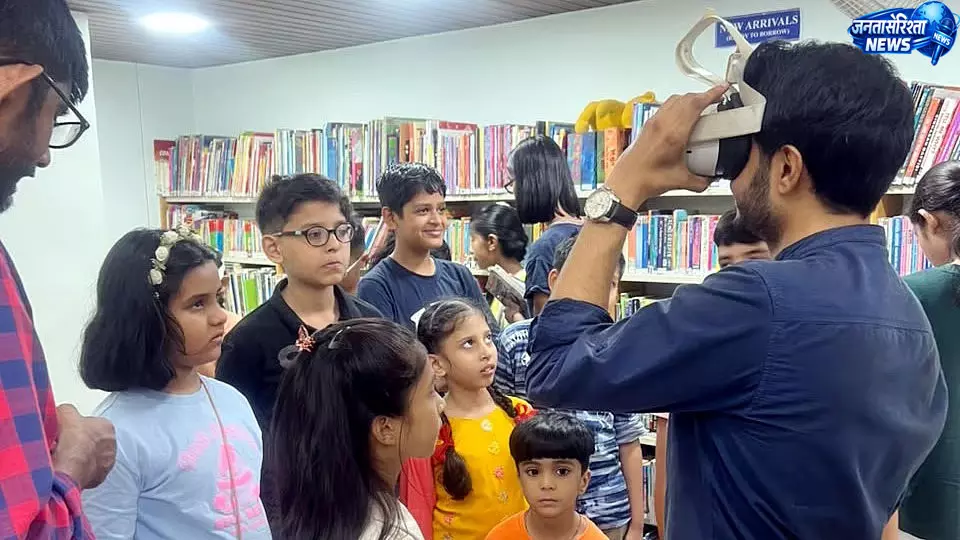 भोपाल में फ्रेंच भाषा और संस्कृति से रूबरू हुए लोग, VR के जरिए कराई गई पेरिस की सैर भोपाल में फ्रेंच भाषा और संस्कृति से रूबरू हुए लोग, VR के जरिए कराई गई पेरिस की सैर
