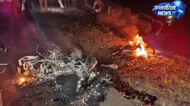 खरगोन में भीषण सड़क हादसा, कार-बाइक की टक्कर में दो युवकों की मौत खरगोन में भीषण सड़क हादसा, कार-बाइक की टक्कर में दो युवकों की मौत