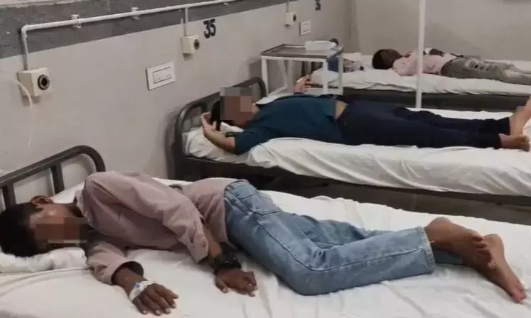 Telangana: छात्रावास में भोजन के बाद सात छात्र अस्पताल में भर्ती Telangana: छात्रावास में भोजन के बाद सात छात्र अस्पताल में भर्ती