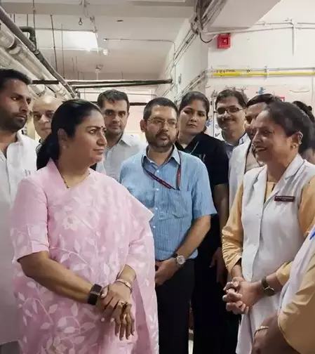 सीएम रेखा गुप्ता ने लाल बहादुर शास्त्री अस्पताल का किया औचक निरीक्षण, स्वास्थ्य सेवाओं का लिया जायजा सीएम रेखा गुप्ता ने लाल बहादुर शास्त्री अस्पताल का किया औचक निरीक्षण, स्वास्थ्य सेवाओं का लिया जायजा
