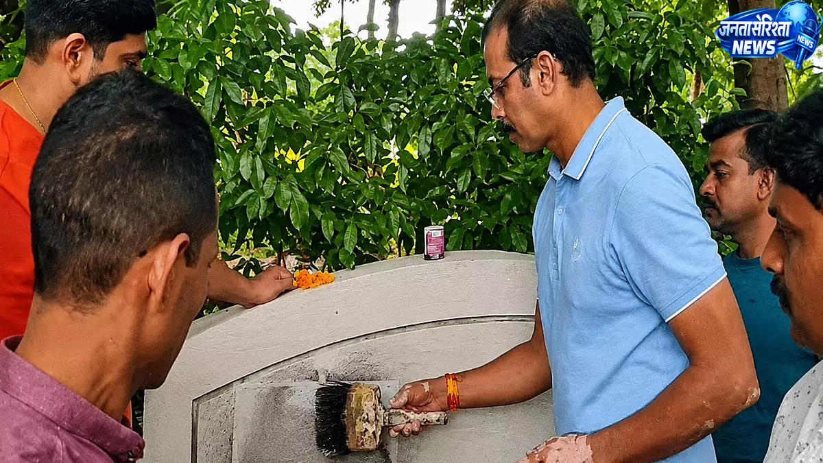 इंदौर में आपत्तिजनक पेंटिंग पर विवाद, पुलिस जांच में जुटी इंदौर में आपत्तिजनक पेंटिंग पर विवाद, पुलिस जांच में जुटी