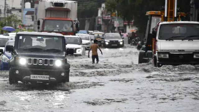 बारिश बनी जानलेवा, नाली में गिरकर युवक की मौत बारिश बनी जानलेवा, नाली में गिरकर युवक की मौत