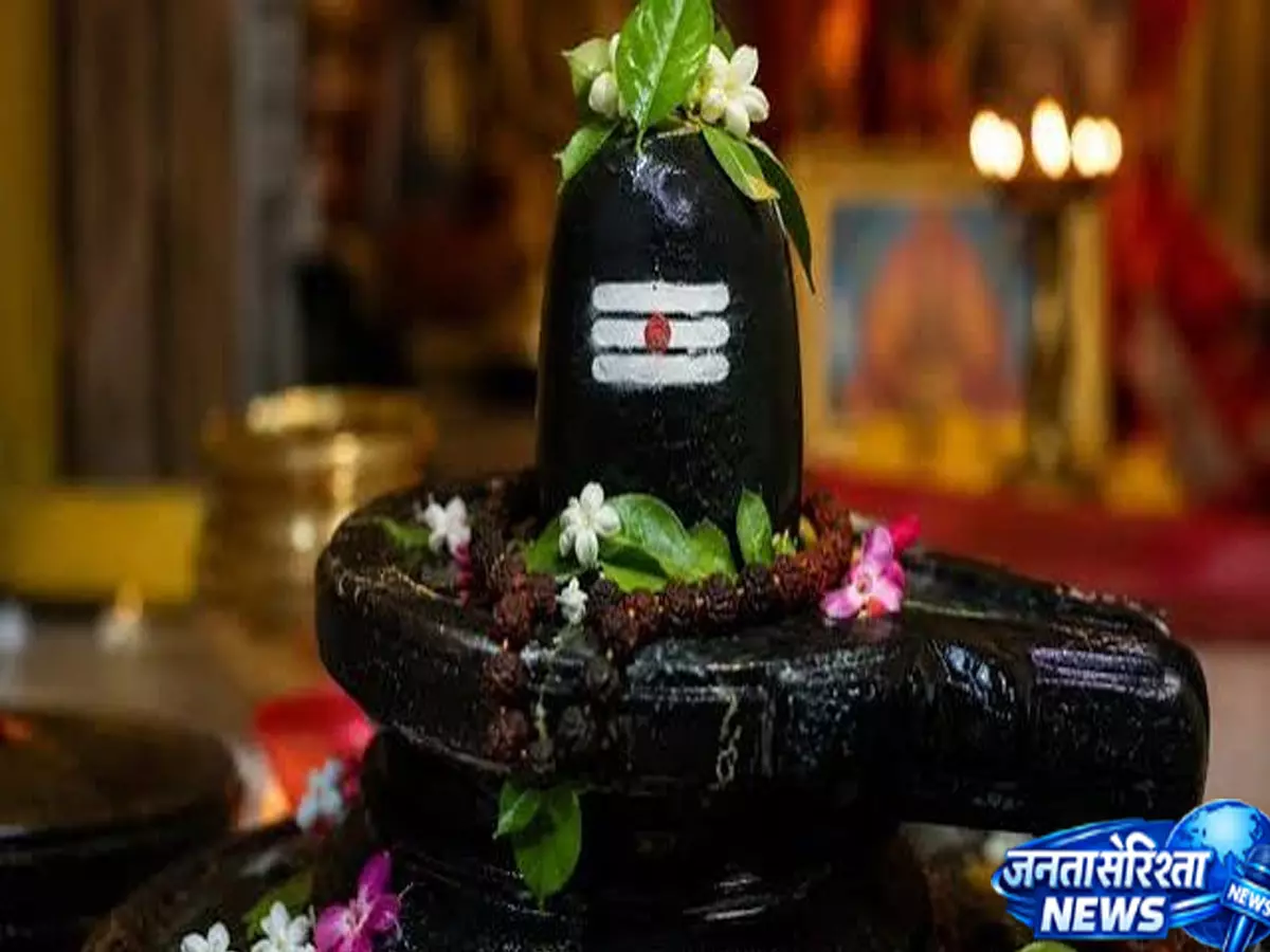 पहले सावन सोमवार पर करें शिव का विशेष अभिषेक पहले सावन सोमवार पर करें शिव का विशेष अभिषेक