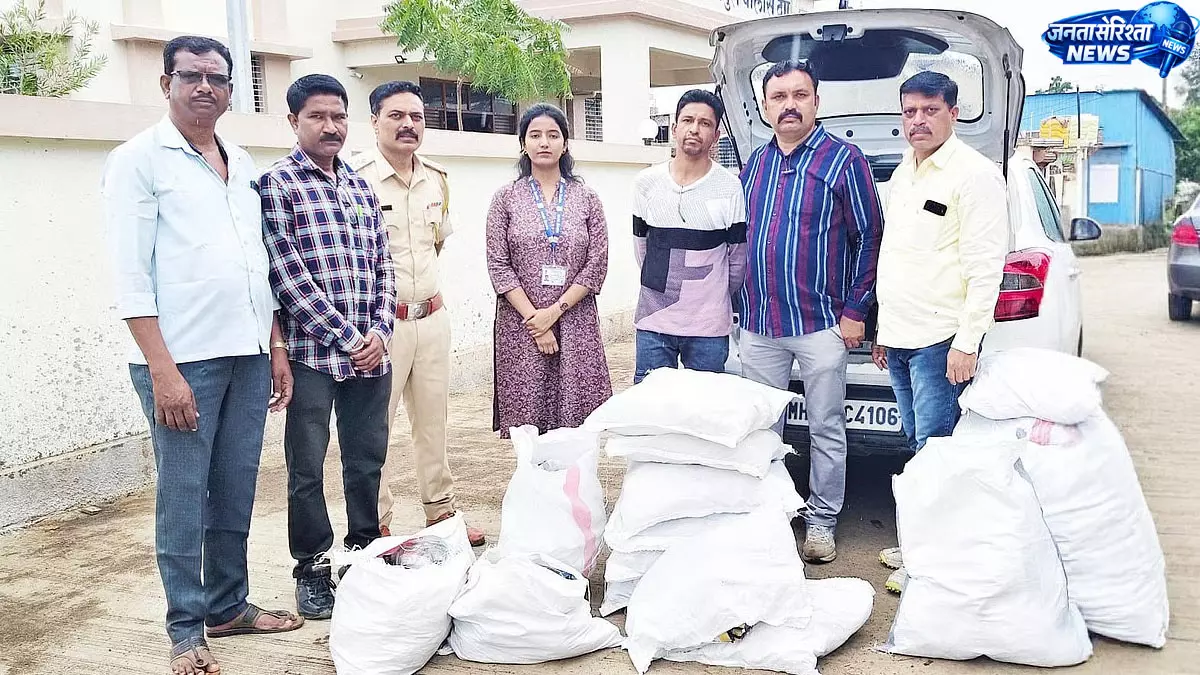 Nashik : प्रतिबंधित गुटखा और फ्लेवर्ड तंबाकू का 6.65 लाख का स्टॉक जब्त Nashik : प्रतिबंधित गुटखा और फ्लेवर्ड तंबाकू का 6.65 लाख का स्टॉक जब्त
