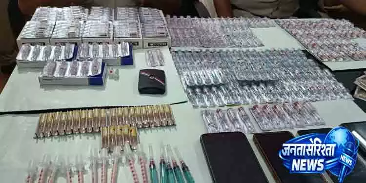 Koraput: नशीले इंजेक्शन की 453 शीशियां ज़ब्त; 4 गिरफ़्तार Koraput: नशीले इंजेक्शन की 453 शीशियां ज़ब्त; 4 गिरफ़्तार