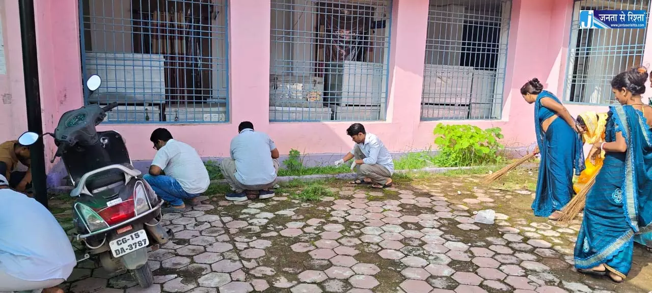 जनपद पंचायत सूरजपुर परिसर में हुआ स्वच्छता श्रमदान का आयोजन जनपद पंचायत सूरजपुर परिसर में हुआ स्वच्छता श्रमदान का आयोजन