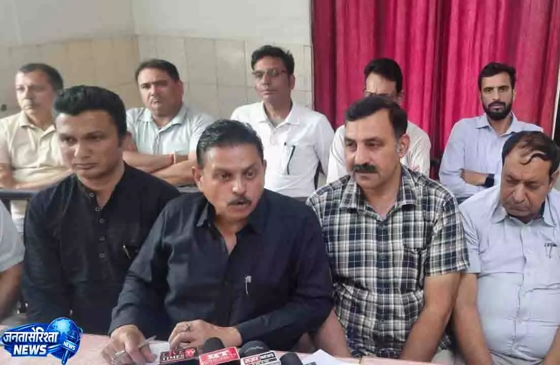 नगरोटा बगवां में कानून-व्यवस्था चरमराई, विकास कार्यों में अनियमितताओं नगरोटा बगवां में कानून-व्यवस्था चरमराई, विकास कार्यों में अनियमितताओं