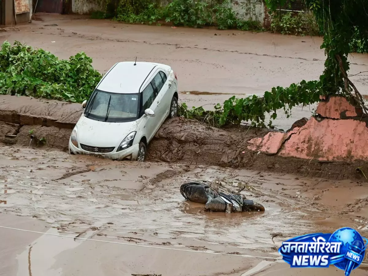 Monsoon का कहर जारी, कई राज्यों में अगले 24 घंटे भारी पड़ने की आशंका Monsoon का कहर जारी, कई राज्यों में अगले 24 घंटे भारी पड़ने की आशंका
