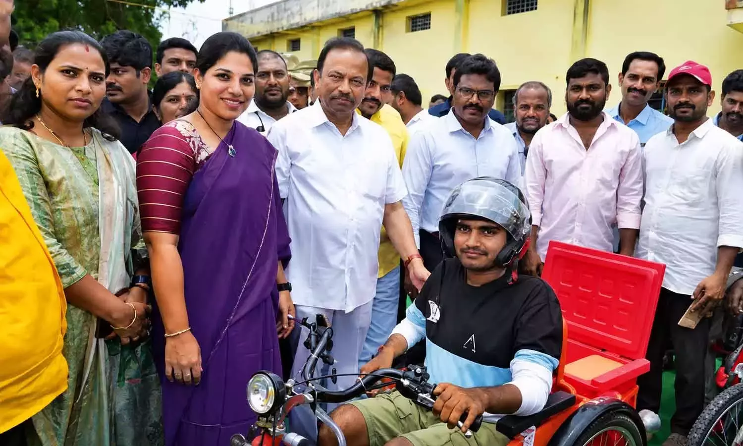 Andhra: दिव्यांगों से कहा, आत्मविश्वास के साथ आगे बढ़ें Andhra: दिव्यांगों से कहा, आत्मविश्वास के साथ आगे बढ़ें