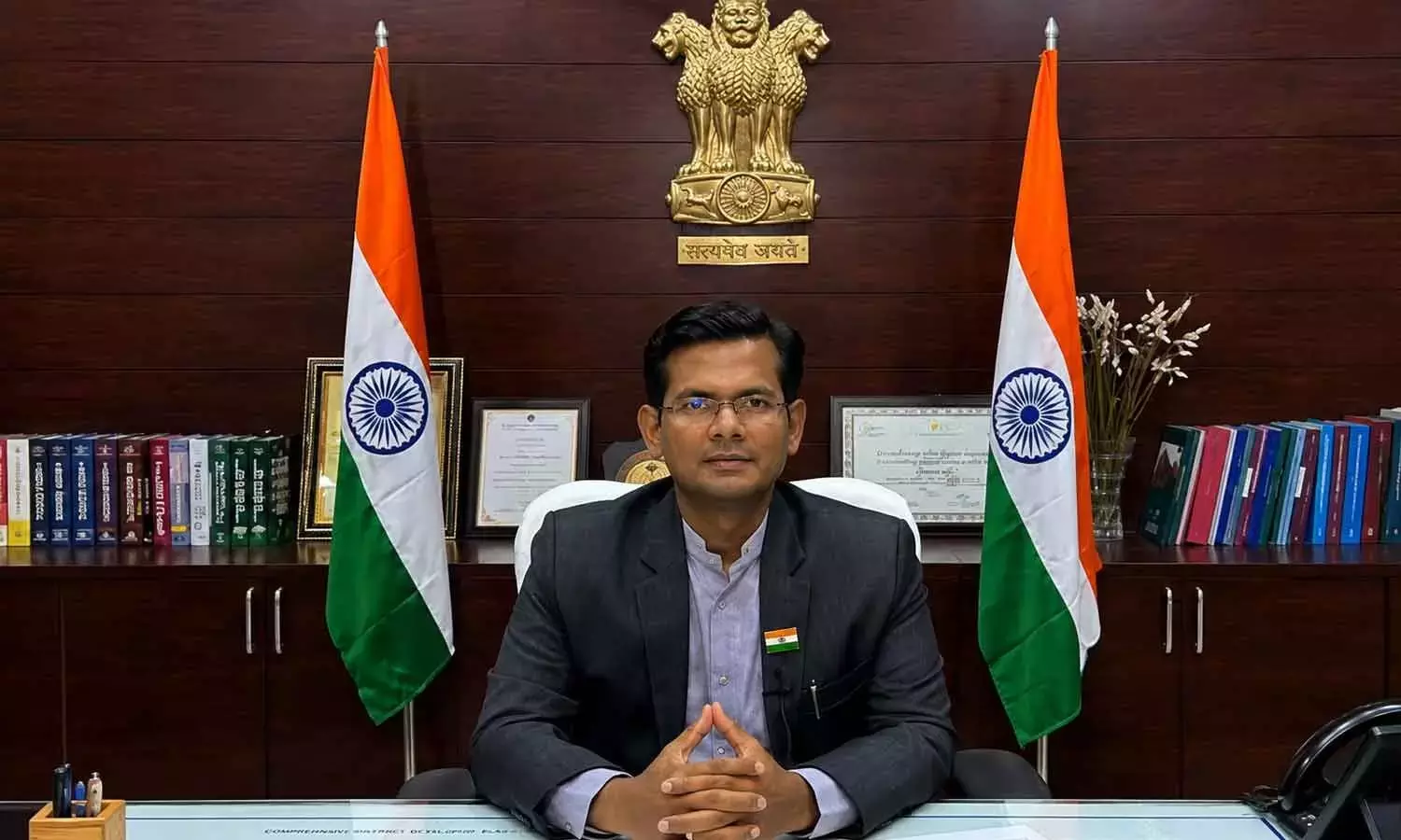 Andhra: 26 सड़कें कट गईं; 618 घर जलमग्न हो गए Andhra: 26 सड़कें कट गईं; 618 घर जलमग्न हो गए