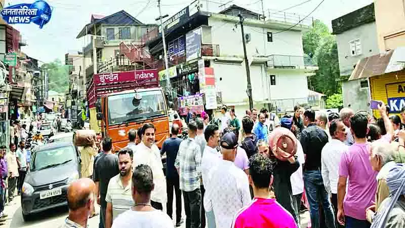 बनीखेत में गैस का संकट, दो माह से कर रहे थे इंतजार बनीखेत में गैस का संकट, दो माह से कर रहे थे इंतजार