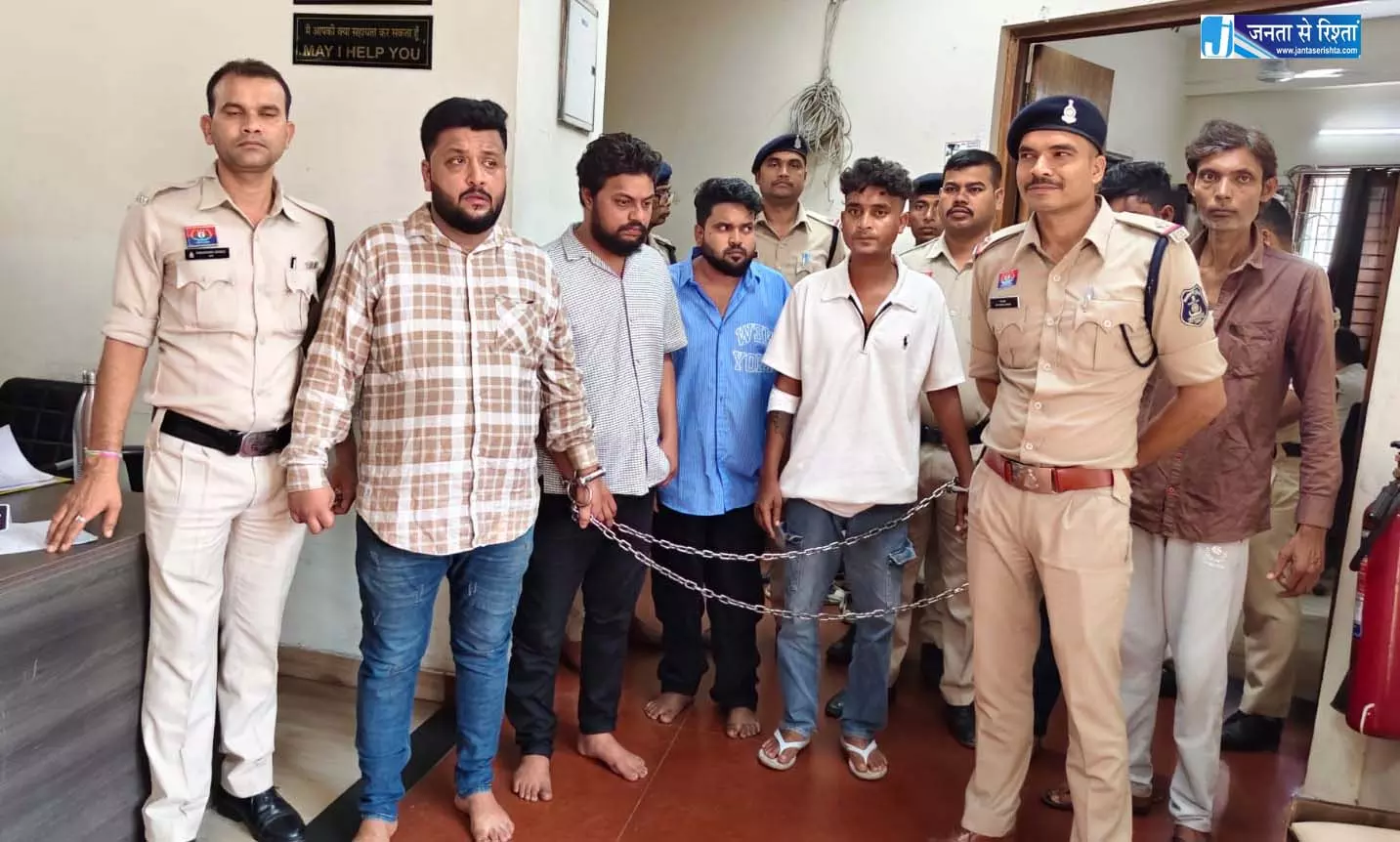 DJ बजाकर मोहल्ले में हुल्लड़ बाजी, पुलिस टीम के साथ भी झूमा-झटकी, कालीबाड़ी से 7 गिरफ्तार DJ बजाकर मोहल्ले में हुल्लड़ बाजी, पुलिस टीम के साथ भी झूमा-झटकी, कालीबाड़ी से 7 गिरफ्तार