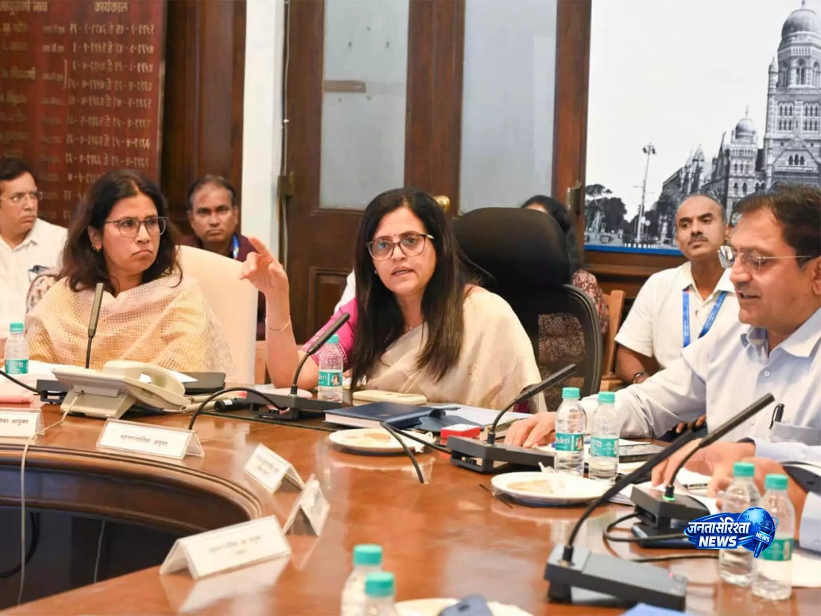 BMC ने शुरू किया शहरव्यापी सफाई अभियान, कचरा हॉटस्पॉट पर लगेंगे CCTV BMC ने शुरू किया शहरव्यापी सफाई अभियान, कचरा हॉटस्पॉट पर लगेंगे CCTV
