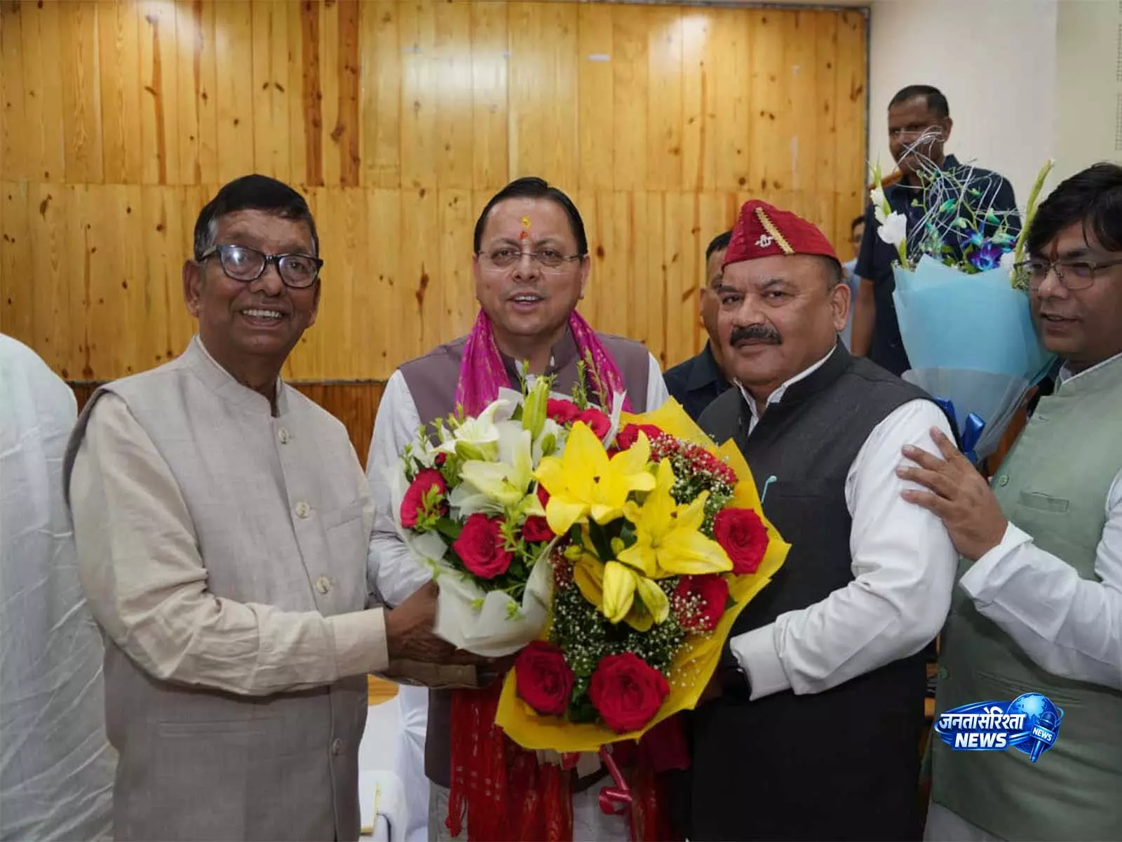 उत्तराखंड के CM ने जन-प्रतिनिधियों से राज्य के विकास में तेज़ी लाने का आग्रह किया उत्तराखंड के CM ने जन-प्रतिनिधियों से राज्य के विकास में तेज़ी लाने का आग्रह किया