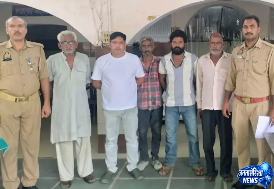 मुजफ्फरनगर पुलिस की बड़ी कार्रवाई, शराब ठेका कांड में पांच आरोपियों पर शिकंजा मुजफ्फरनगर पुलिस की बड़ी कार्रवाई, शराब ठेका कांड में पांच आरोपियों पर शिकंजा