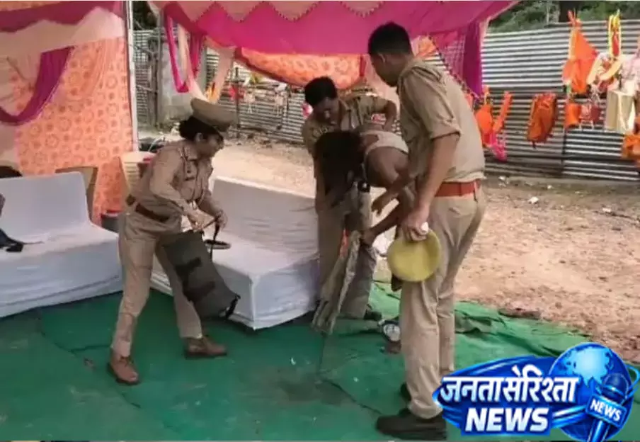 कांवड़ मार्ग पर दिखी मानवता की मिसाल, बीमार कांवड़िये को मिली तुरंत सहायता कांवड़ मार्ग पर दिखी मानवता की मिसाल, बीमार कांवड़िये को मिली तुरंत सहायता