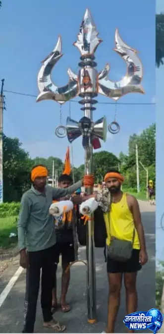 आस्था और कला का संगम, विशाल त्रिशूल वाली कांवड़ ने रोके राहगीरों के कदम आस्था और कला का संगम, विशाल त्रिशूल वाली कांवड़ ने रोके राहगीरों के कदम