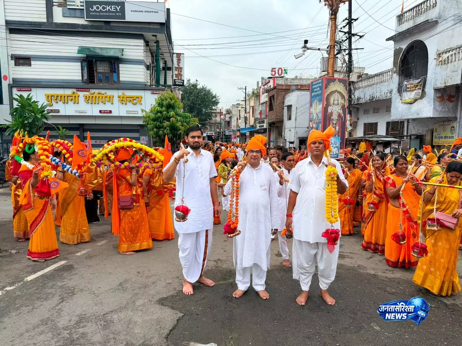 आस्था और उत्साह का संगम बनी बापूनगर की नवम कांवड़ यात्रा, भोलेनाथ का हुआ जलाभिषेक आस्था और उत्साह का संगम बनी बापूनगर की नवम कांवड़ यात्रा, भोलेनाथ का हुआ जलाभिषेक