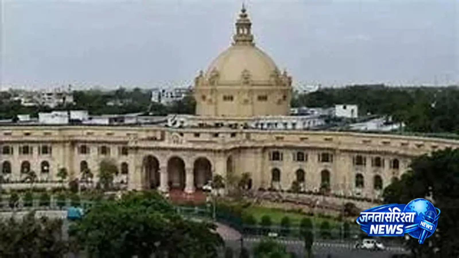 मानसून सत्र को लेकर लखनऊ पुलिस अलर्ट, विधानभवन के आसपास बढ़ाई गई सुरक्षा मानसून सत्र को लेकर लखनऊ पुलिस अलर्ट, विधानभवन के आसपास बढ़ाई गई सुरक्षा