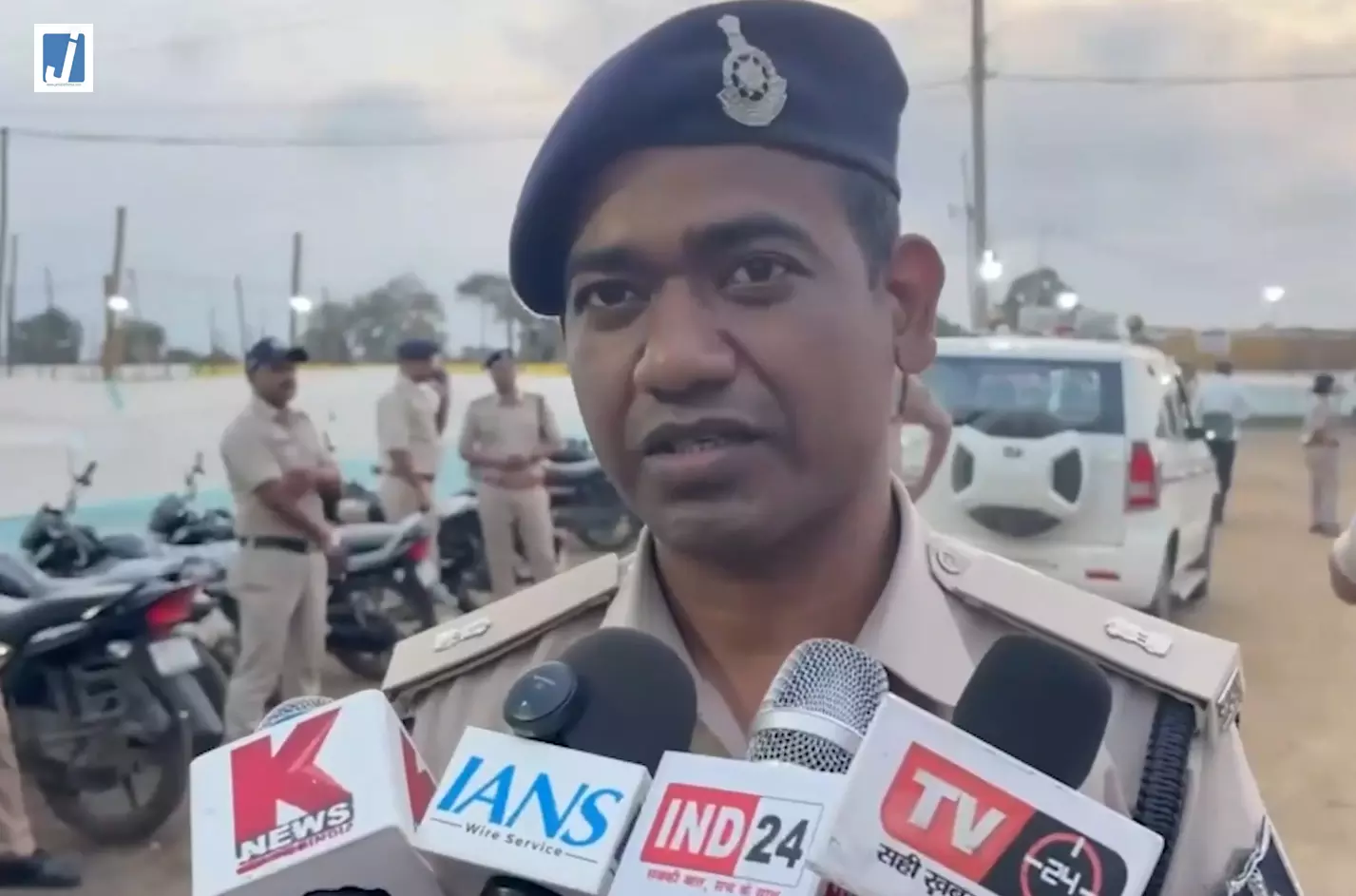 रतलाम में नवविवाहिता की संदिग्ध मौत, पुलिस जांच में जुटी, परिजनों का इंतजार रतलाम में नवविवाहिता की संदिग्ध मौत, पुलिस जांच में जुटी, परिजनों का इंतजार