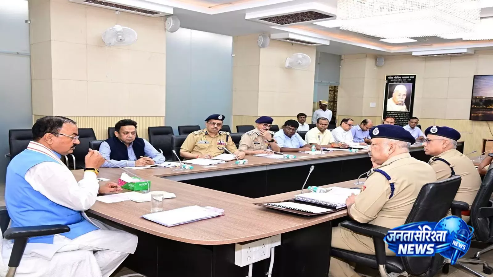 आतंकी अलर्ट के बीच यूपी में सुरक्षा कड़ी, कांवड़ मार्गों पर निगरानी बढ़ाने के निर्देश आतंकी अलर्ट के बीच यूपी में सुरक्षा कड़ी, कांवड़ मार्गों पर निगरानी बढ़ाने के निर्देश