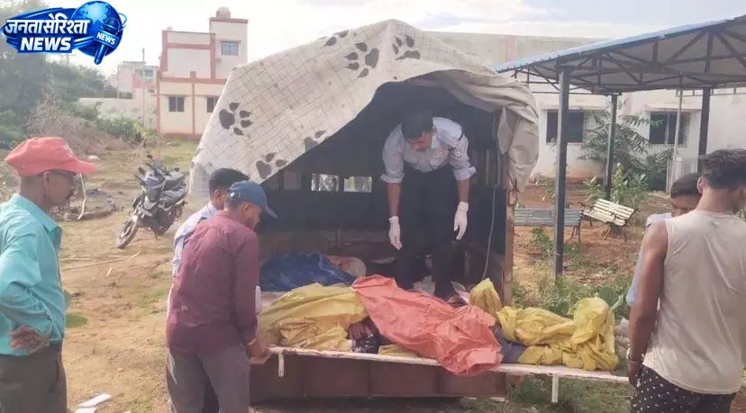 NH-930 पर दर्दनाक हादसा, बाइक सवार दो युवकों की मौत, तीन घायल NH-930 पर दर्दनाक हादसा, बाइक सवार दो युवकों की मौत, तीन घायल