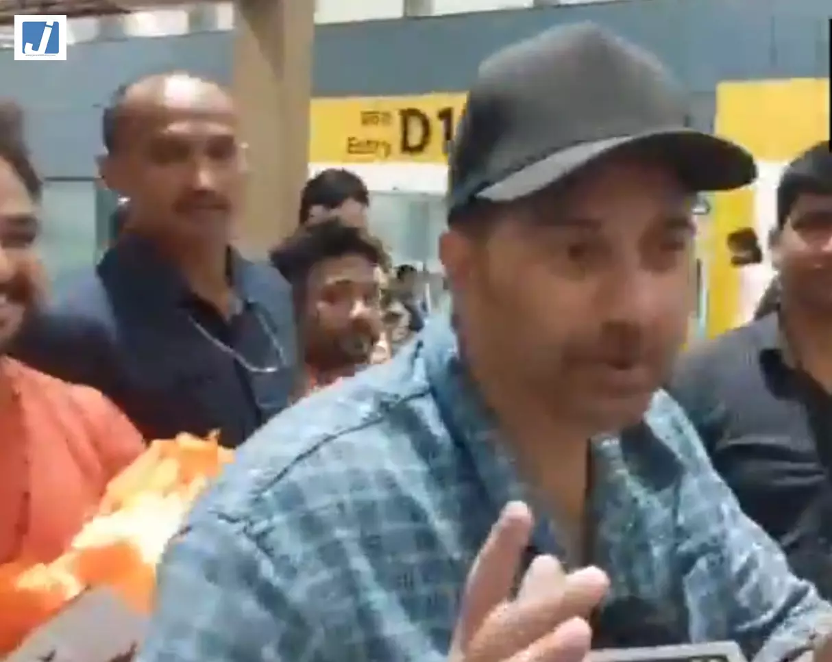 बिहार दौरे पर पहुंचे सनी देओल बोले- मुझे बिहार बहुत पसंद आया, फिर आऊंगा यहां बिहार दौरे पर पहुंचे सनी देओल बोले- मुझे बिहार बहुत पसंद आया, फिर आऊंगा यहां