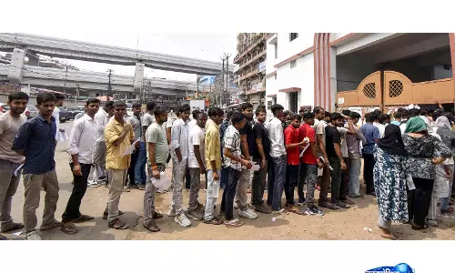कर्नाटक पुलिस कांस्टेबल परीक्षा में हंगामा, OMR और प्रश्नपत्र नंबर को लेकर हुआ विवाद