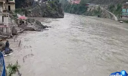 अलकनंदा का बढ़ा जलस्तर, रुद्रप्रयाग में 12 सड़कें बंद, प्रशासन अलर्ट