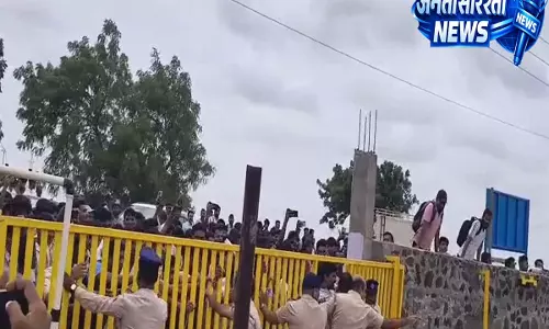 कर्नाटक पुलिस कांस्टेबल परीक्षा में हंगामा, OMR और प्रश्नपत्र नंबर को लेकर भड़के अभ्यर्थी कर्नाटक पुलिस कांस्टेबल परीक्षा में हंगामा, OMR और प्रश्नपत्र नंबर को लेकर भड़के अभ्यर्थी