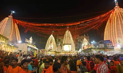 सावन के पहले सोमवार पर बाबा बैद्यनाथ धाम में उमड़ा आस्था का सैलाब, बोल बम के जयघोष से गूंजा देवघर सावन के पहले सोमवार पर बाबा बैद्यनाथ धाम में उमड़ा आस्था का सैलाब, बोल बम के जयघोष से गूंजा देवघर