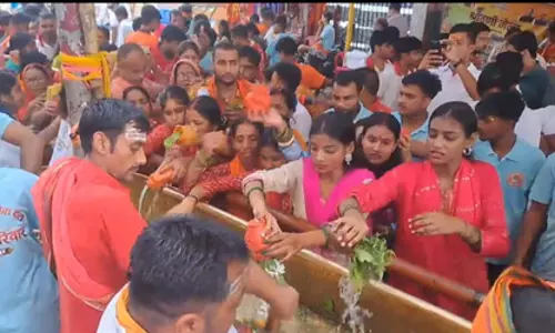 बिहार: सावन की पहली सोमवारी पर बाबा गरीबनाथ मंदिर में उमड़ा आस्था का सैलाब बिहार: सावन की पहली सोमवारी पर बाबा गरीबनाथ मंदिर में उमड़ा आस्था का सैलाब