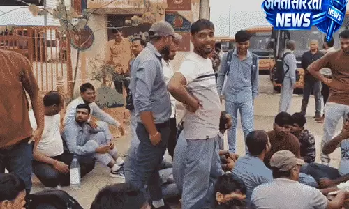गोरखपुर में परिवहन संकट, मांगों को लेकर कंडक्टरों ने बंद की बस सेवा गोरखपुर में परिवहन संकट, मांगों को लेकर कंडक्टरों ने बंद की बस सेवा