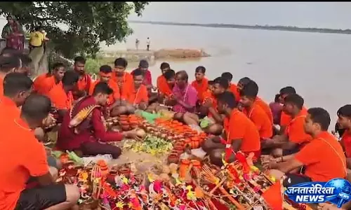 सावन के पहले सोमवार धबलेश्वर मंदिर में उमड़ी भक्तों की भीड़, कांवड़ियों ने चढ़ाया जल सावन के पहले सोमवार धबलेश्वर मंदिर में उमड़ी भक्तों की भीड़, कांवड़ियों ने चढ़ाया जल