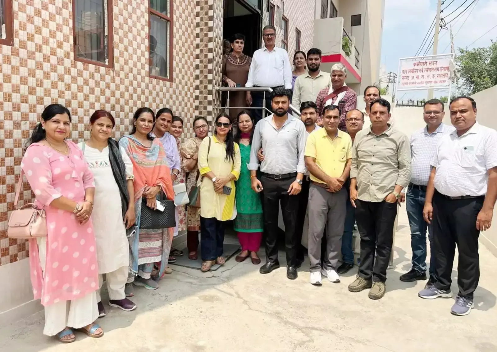 Chandigarh: स्वास्थ्य कर्मचारियों ने उठाई ऑनलाइन ट्रांसफर पॉलिसी वापस लेने की मांग Chandigarh: स्वास्थ्य कर्मचारियों ने उठाई ऑनलाइन ट्रांसफर पॉलिसी वापस लेने की मांग