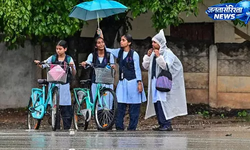 भारी बारिश के चलते सागर और तीर्थहल्ली तालुकों में स्कूल-कॉलेज बंद भारी बारिश के चलते सागर और तीर्थहल्ली तालुकों में स्कूल-कॉलेज बंद